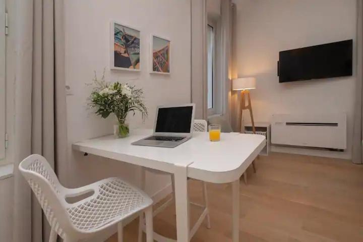 Design Suites Vieux Port Марсель Экстерьер фото